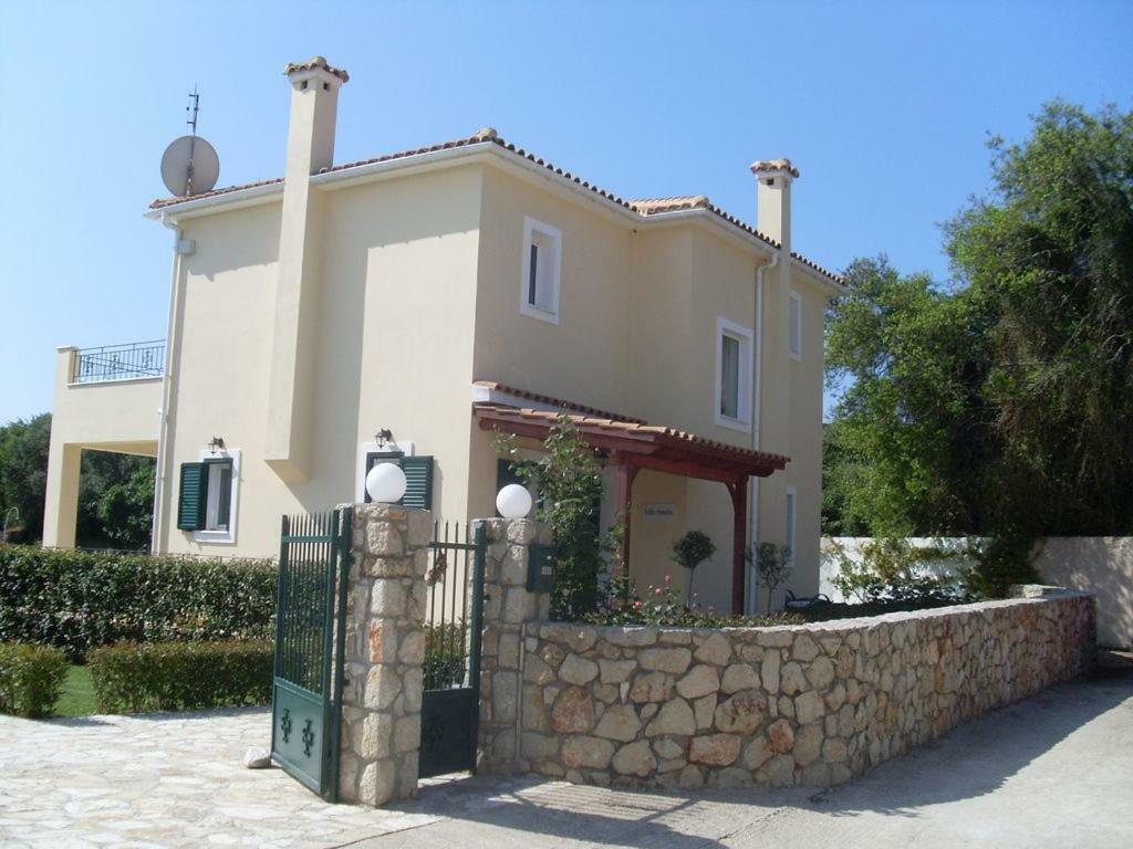 Villa Amelia Metaxata Екстер'єр фото